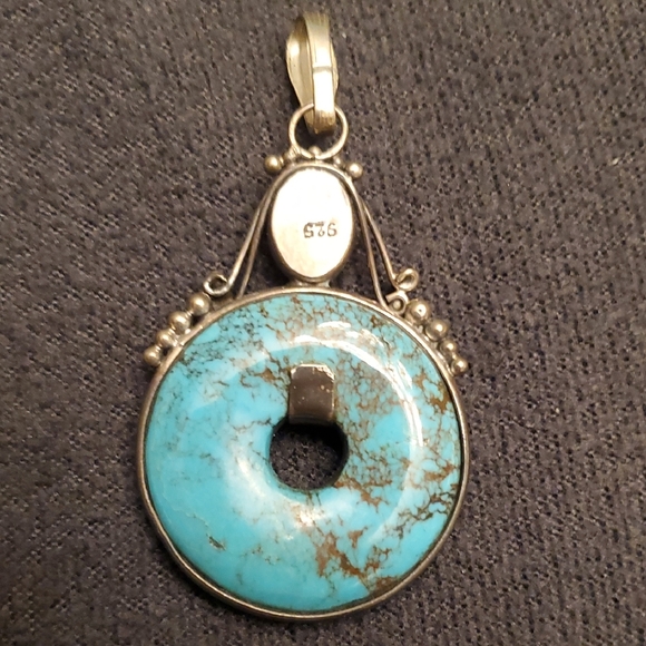 Elegant Turquoise and Silver Necklace - Picture 2 of 3
